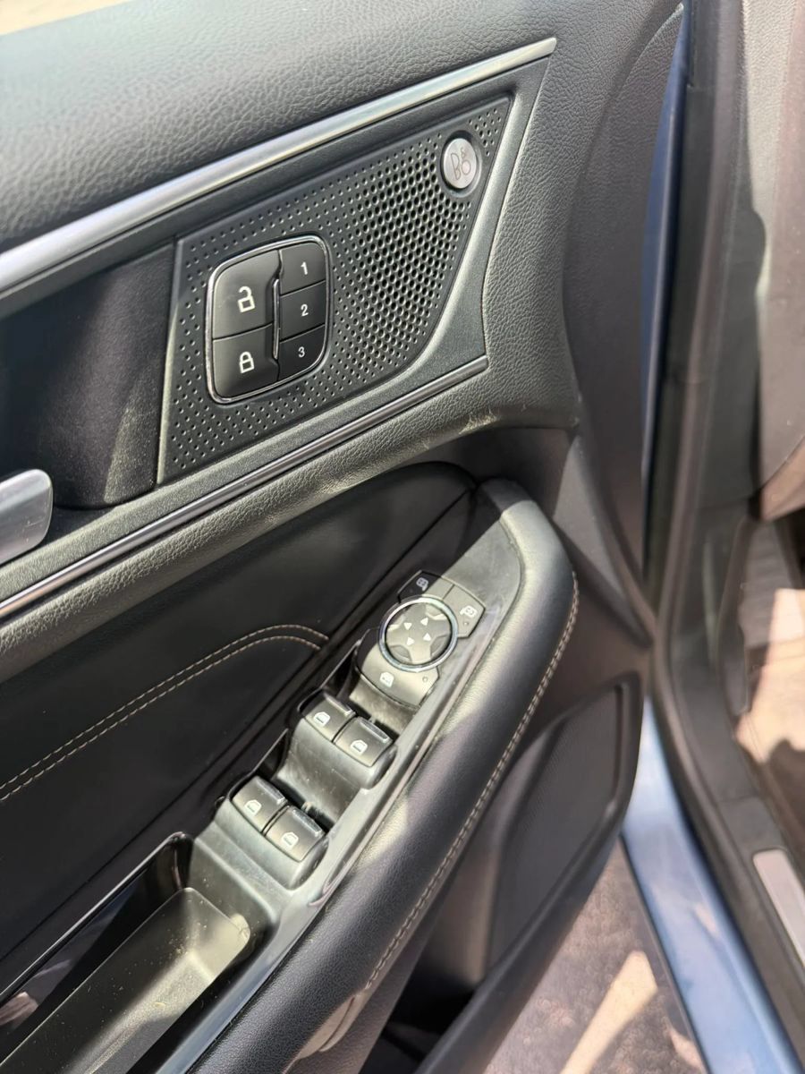 Used 2019 Ford Edge Titanium FWD image 10