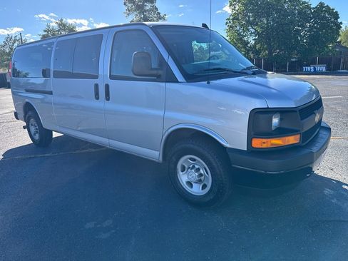 Used 2017 Chevrolet Express 3500 LS RWD image 7