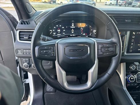 Used 2023 GMC Yukon Denali image 13