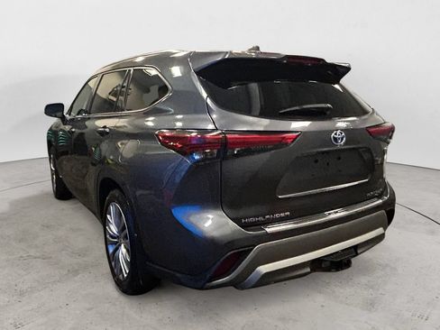 Used 2021 Toyota Highlander Platinum AWD/4WD image 3