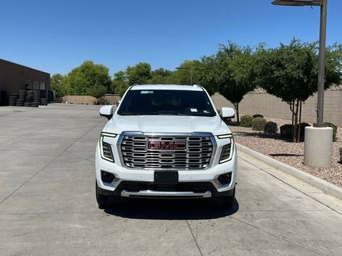 Used 2025 GMC Yukon XL Denali AWD/4WD image 3