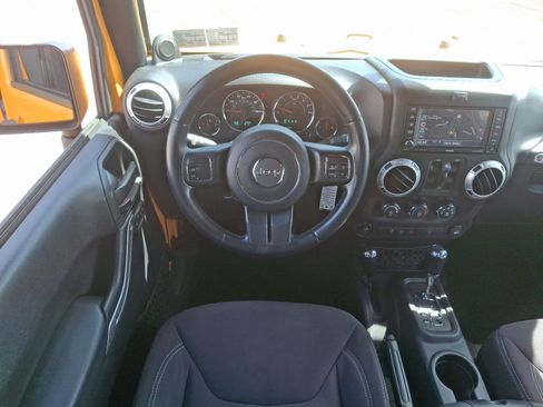 Used 2013 Jeep Wrangler Unlimited Sahara image 11