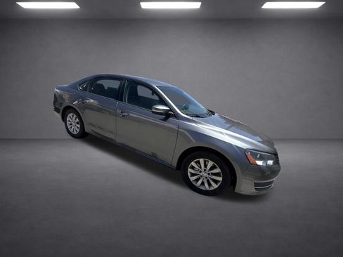 Used 2015 Volkswagen Passat 1.8T S FWD image 8
