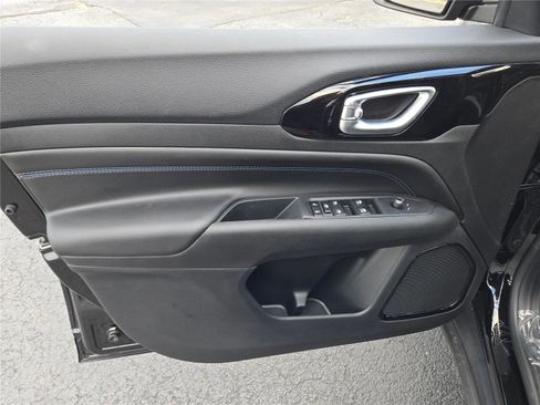 New 2026 Jeep Compass Latitude image 21