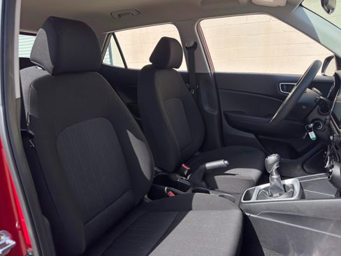 Used 2020 Hyundai Venue SE FWD image 29