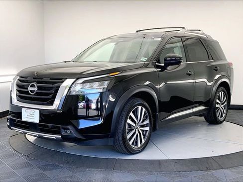 Used 2022 Nissan Pathfinder Platinum w/ Cargo Package AWD/4WD image 2