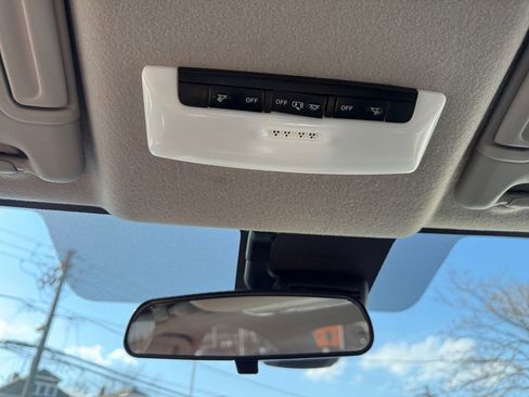 Used 2023 Nissan Versa SV image 7