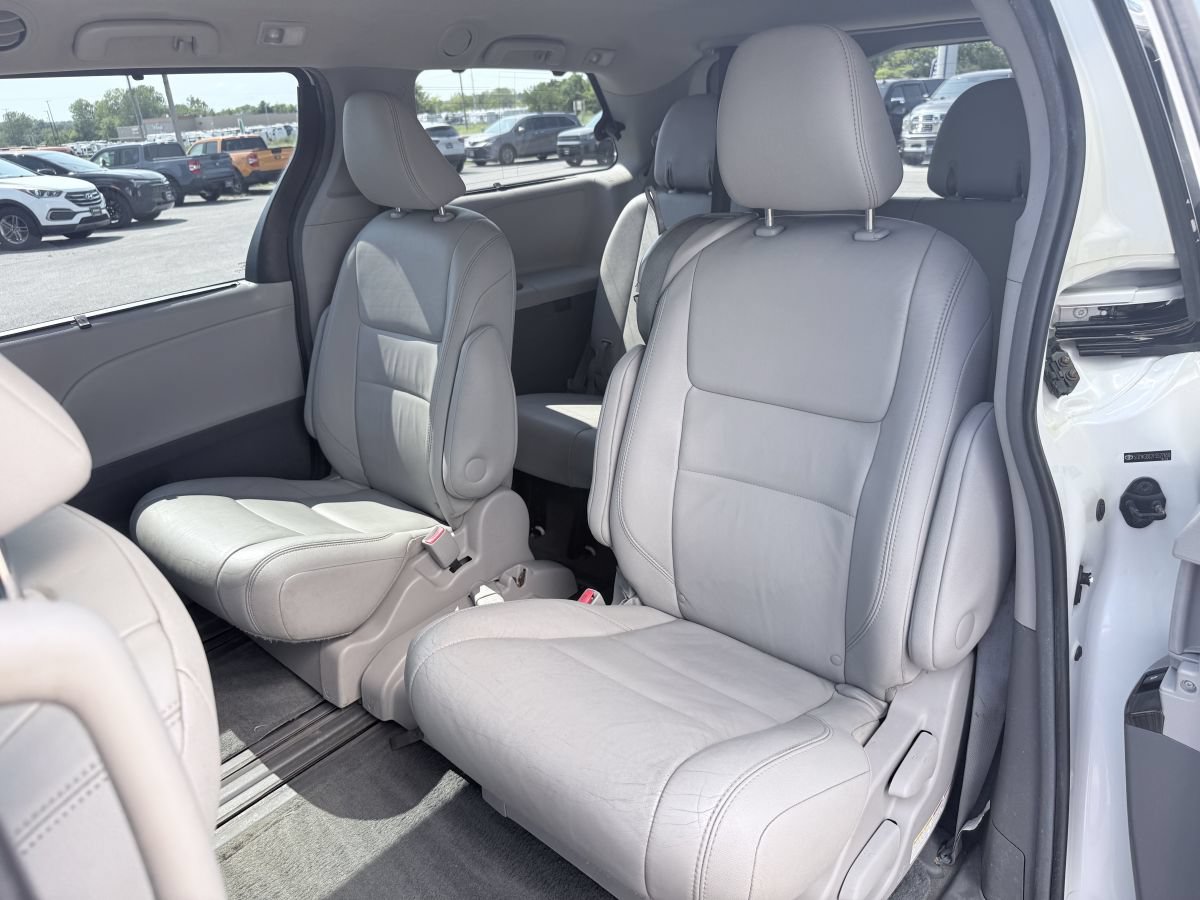 Used 2015 Toyota Sienna XLE w/ XLE Navigation Package FWD image 13