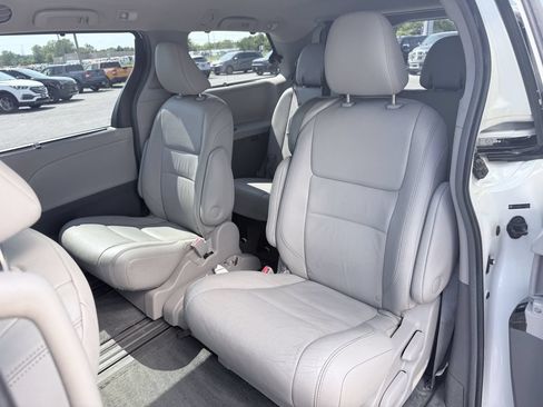 Used 2015 Toyota Sienna XLE w/ XLE Navigation Package FWD image 13