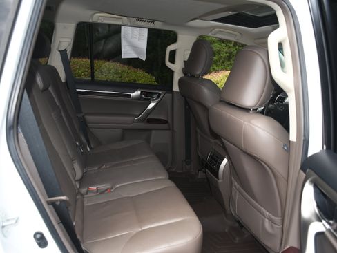 Used 2015 Lexus GX 460 w/ Premium Package AWD/4WD image 20
