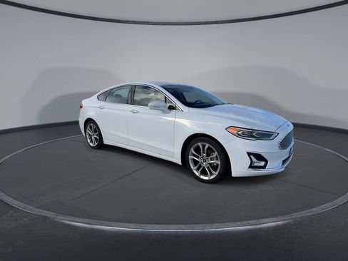 Used 2020 Ford Fusion Titanium image 2