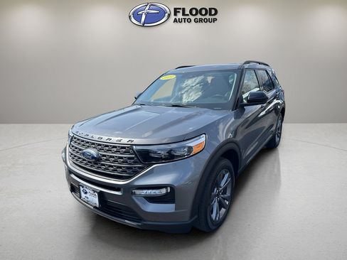 Used 2023 Ford Explorer XLT w/ Equipment Group 202A image 3