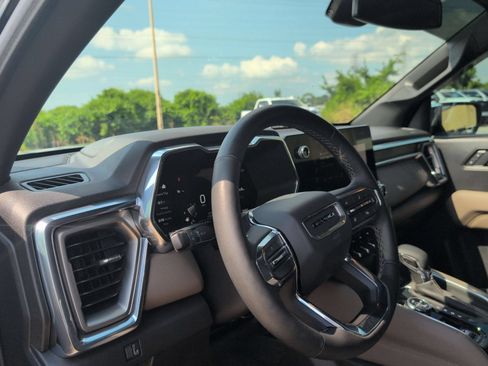Used 2026 GMC Canyon Denali AWD/4WD image 11