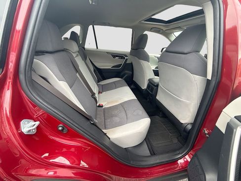 Used 2019 Toyota RAV4 XLE FWD image 30