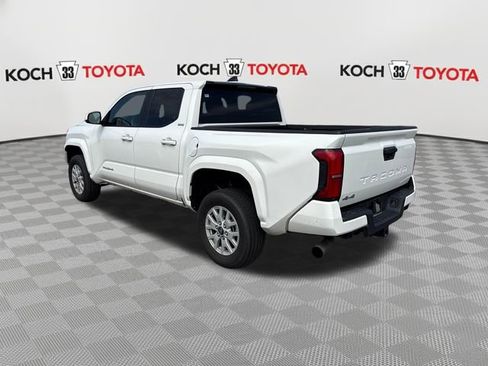 Used 2025 Toyota Tacoma SR5 AWD/4WD image 6