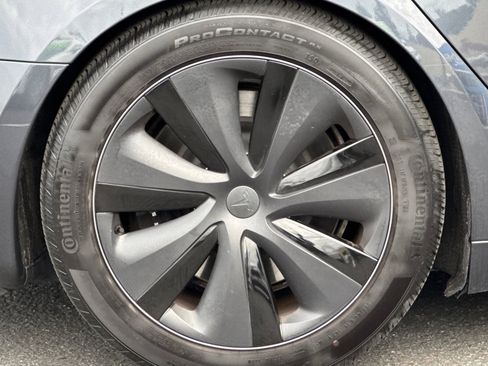 Used 2024 Tesla Model S image 40