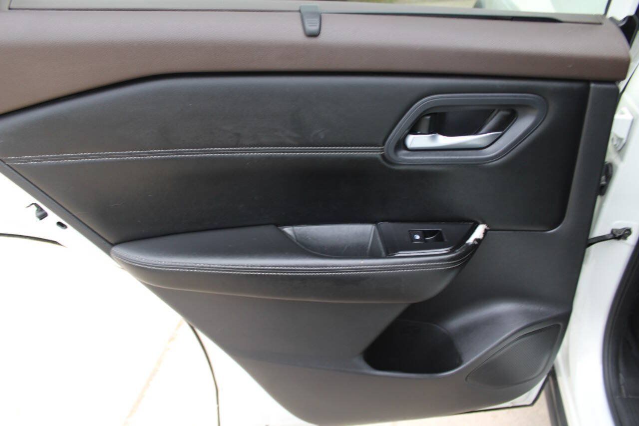 Used 2023 Nissan Rogue SV w/ SV Premium Package AWD/4WD image 15