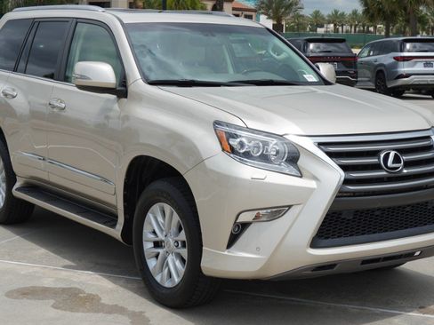 Used 2015 Lexus GX 460 w/ Premium Package AWD/4WD image 3