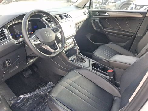 Used 2022 Volkswagen Tiguan SE w/ Panoramic Sunroof Package FWD image 13