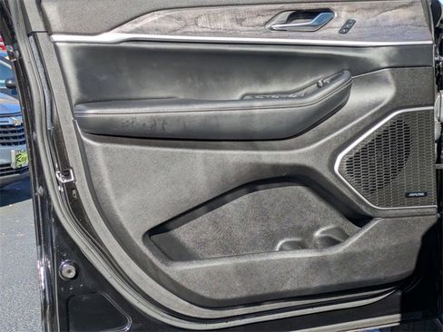 Certified 2022 Jeep Grand Cherokee L Limited w/ Trailer Tow Group (B) image 12