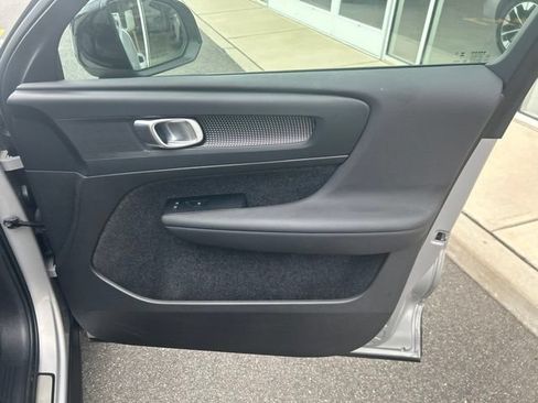 Certified 2025 Volvo XC40 B5 Plus AWD/4WD image 14