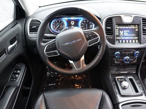 Certified 2017 Chrysler 300 Limited image 18