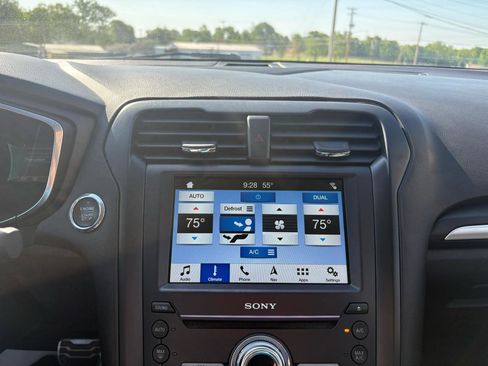 Used 2017 Ford Fusion Titanium image 18