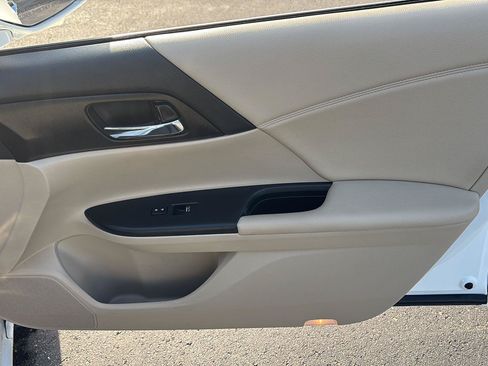Used 2015 Honda Accord Touring image 11