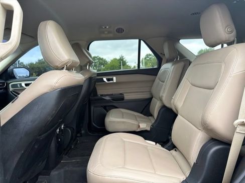 Used 2020 Ford Explorer XLT w/ Equipment Group 202A AWD/4WD image 18