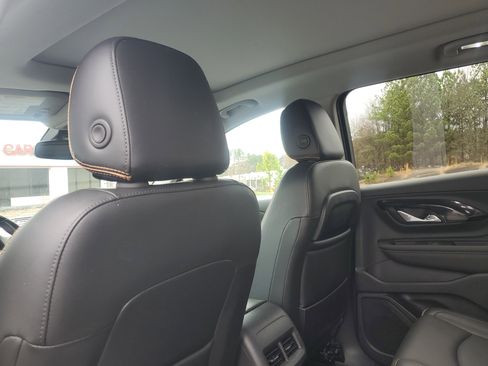 Used 2022 GMC Terrain AT4 image 9