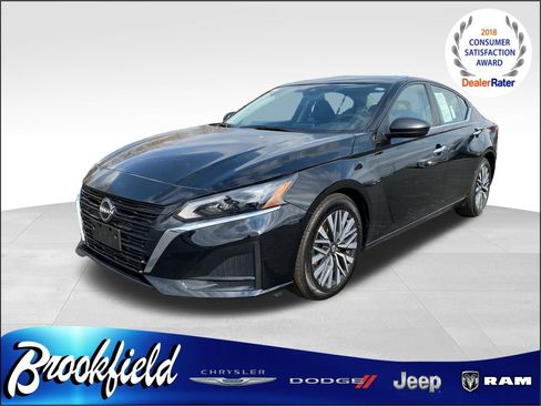 Used 2024 Nissan Altima 2.5 SV image 3