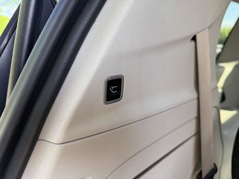Used 2019 Chrysler Pacifica Limited FWD image 28