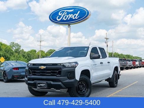 Used 2023 Chevrolet Colorado W/T w/ WT Convenience Package II AWD/4WD image 2