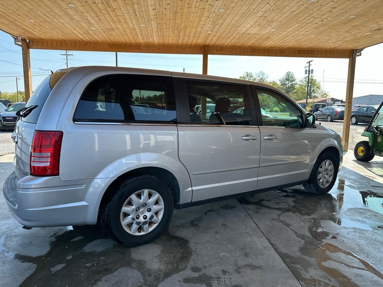 Used 2009 Chrysler Town & Country LX w/ PWR Convenience Group FWD image 16