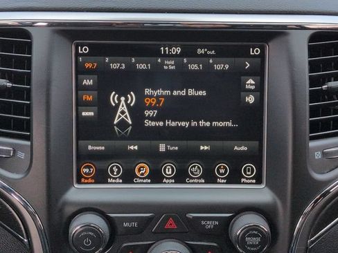 Used 2018 Jeep Grand Cherokee Limited AWD/4WD image 18