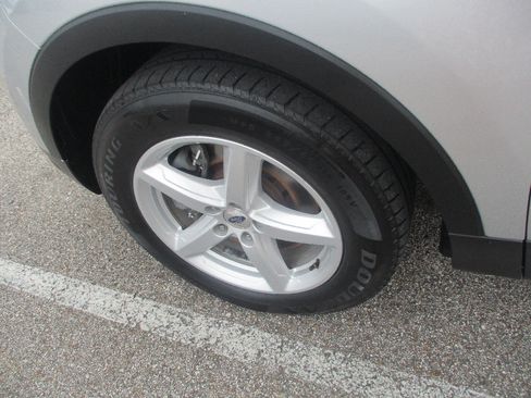 Used 2018 Ford Explorer XLT w/ Equipment Group 202A FWD image 21