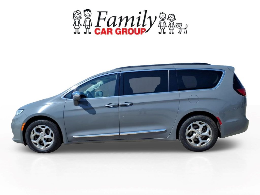 Used 2022 Chrysler Pacifica Limited FWD image 2
