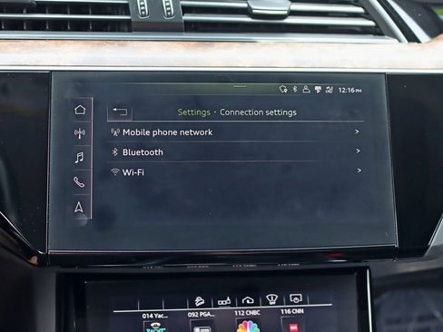 Used 2019 Audi e-tron Prestige w/ Prestige Package image 29