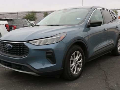Used 2023 Ford Escape Active image 2