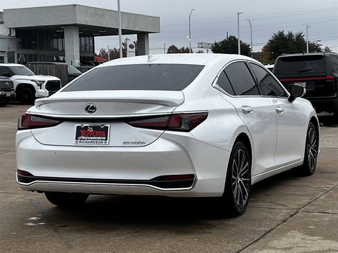 Used 2023 Lexus ES 300h w/ Premium Package image 4