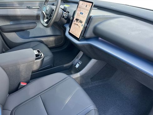 New 2026 Volvo EX30 Cross Country Ultra image 13