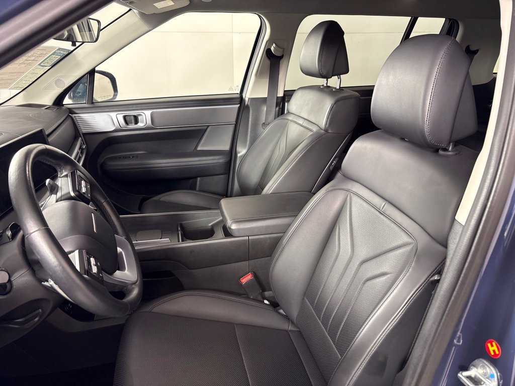Used 2025 Hyundai Santa Fe SEL FWD image 30