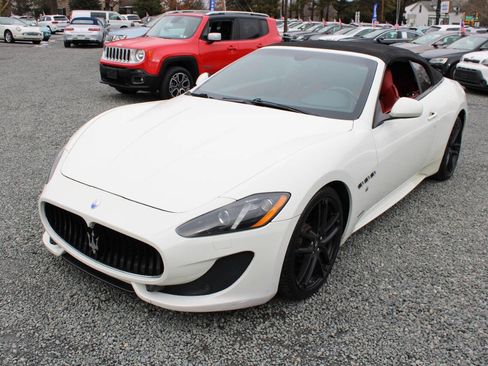 Used 2015 Maserati GranTurismo Sport image 11