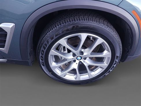 Used 2024 BMW X5 xDrive40i w/ Premium Package image 16