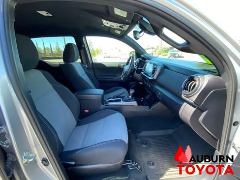 Used 2021 Toyota Tacoma TRD Off-Road w/ Technology Package AWD/4WD image 13