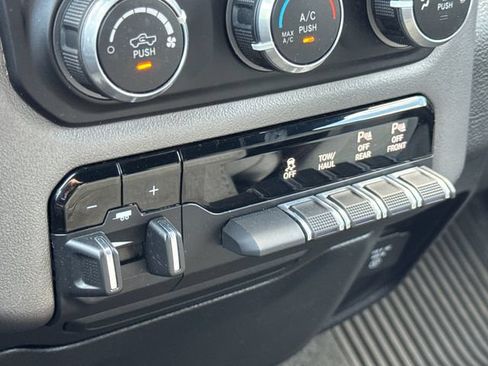 Used 2023 RAM 1500 Big Horn AWD/4WD image 28