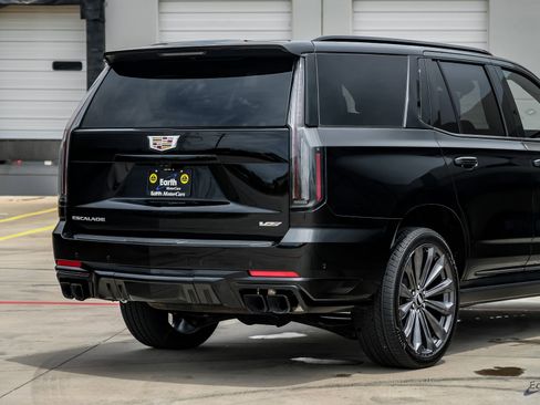 Used 2025 Cadillac Escalade V AWD/4WD image 19