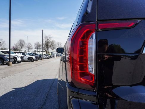 Used 2023 GMC Yukon Denali AWD/4WD image 38