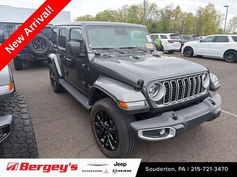 Used 2025 Jeep Wrangler Unlimited Sahara AWD/4WD image 1