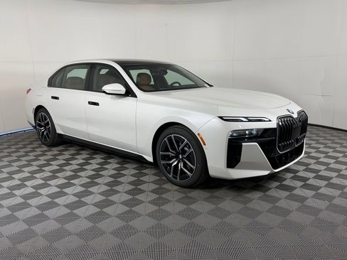 Used 2026 BMW 740i xDrive AWD/4WD image 7